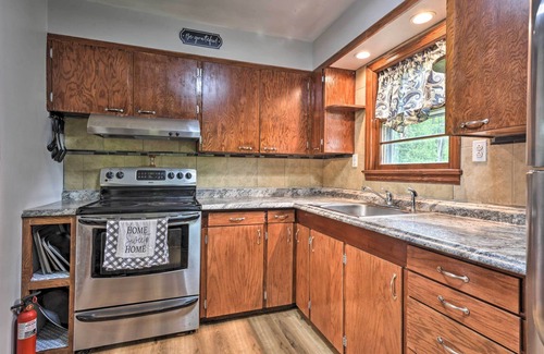 Springfield House | Cozy Family Home w/Kayaks, Dock & Fire Pit!