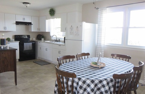 Conestoga Cottage | Cozy Family Sized Cottage in the Country! 15 minutes to Lancaster City!