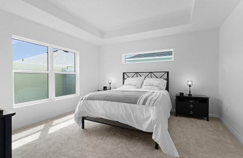 Okahumpka House | Cozy Family Stay- Queen-Double-Twins Bed- Full Kitchen-Netflix-Golf Cart-WiFi