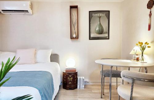 Gongdeok-dong Apartment | Cozy Family Suite for 4 near Hongdae