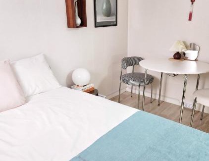 Gongdeok-dong Apartment | Cozy Family Suite for 4 near Hongdae