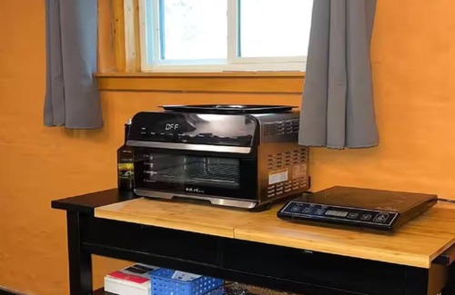 Northwest Apartment | Cozy family suite pets WLKM near Zoo UDC Hillwood