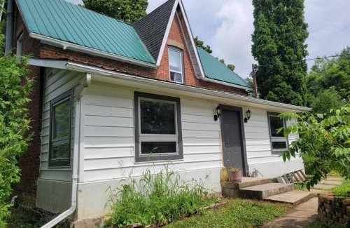 Windham Centre House | Cozy Farmhouse 10 Minutes From The Beach!