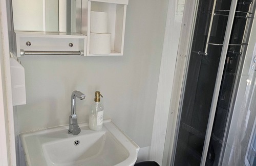 Carrolls Other | Cozy farmhouse in charming Kelso with AC, WiFi