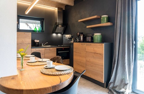 Zella-Mehlis Ski Chalet | Cozy fire magic with sauna and fireplace at the edge of the forest - pets welcome!