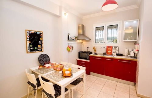 Kalamata House | Cozy flat on the main square, 10min to the sea