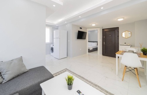 Alanya Apartment | Cozy Flat w Balcony Near New Year Market in Alanya