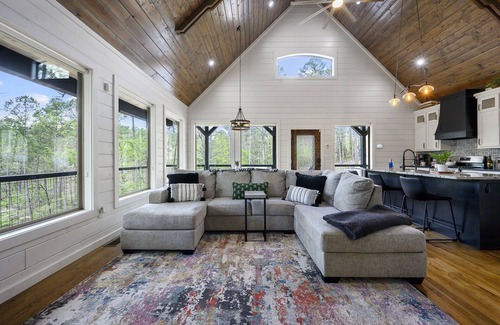 Octavia Cabin | Cozy Forest Cabin w/Nature Views & Peaceful Vibes | Birdwatcher's Paradise