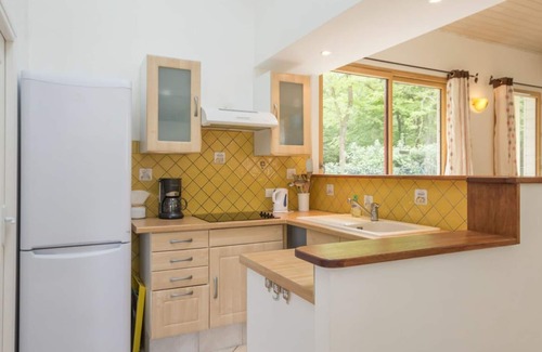 Vertou Cottage | Cozy Forest Retreat near Nantes: Private Garden, Family-Friendly & Fully Equipped