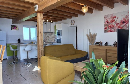 Saint-Bonnet-de-Rochefort Cottage | Cozy cottage with enclosed garden in Auvergne