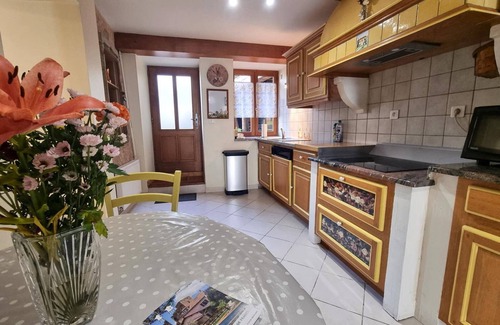 Saint-Germain-Laval Cottage | Cozy 2-Bedroom Cottage with Garden, Wi-Fi, BBQ, and Modern Amenities in Saint-Germain-Laval