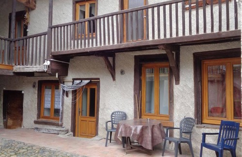 Saint-Germain-Laval Cottage | Cozy 2-Bedroom Cottage with Garden, Wi-Fi, BBQ, and Modern Amenities in Saint-Germain-Laval