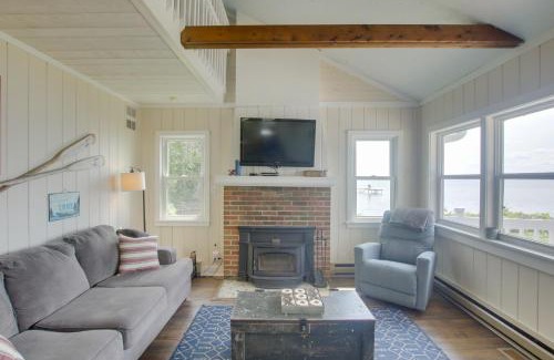 Fremont House | Cozy Fremont Cottage on Lake Poygan and Fishing Dock