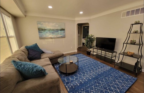 Berkley House | Cozy * Freshly Remodeled 2BR Home