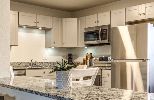 Laramie Cottage | Cozy Fully Furnished 3bed blocks from Hospital