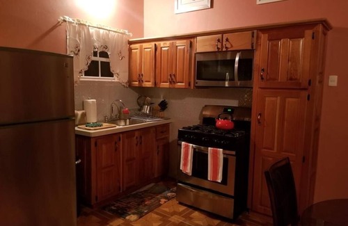 Black Rock House | Cozy fully furnished apartment. Five walking distance from the beach.
