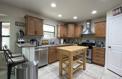 Georgetown House | Cozy Fun Upscale 6 beds