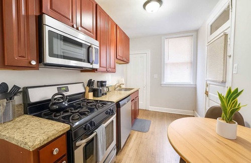 Ravenswood Apartment | Cozy & Furnished 2BR Unit