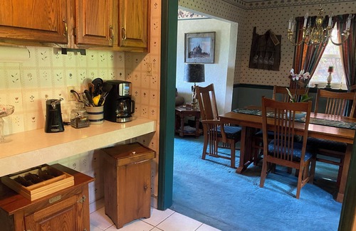 South Hills House | Cozy Furnished 3 Bedroom Mount Lebanon Home 15 Minutes From Downtown Pittsburgh