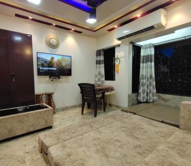 Pali Hill Apartment | Cozy Furnished Apartment One Block From The Ocean
