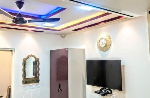 Pali Hill Apartment | Cozy Furnished Apartment One Block From The Ocean