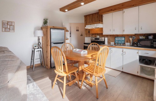 Granthams Landing House | Cozy Furnished Gibsons Cottage - good for single/couples. Lengthier stays negot.