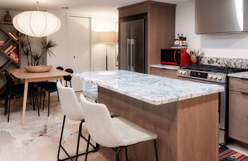 Summit - University Apartment | Cozy Garden Level Suite in Historic Saint Paul Cathedral Hill