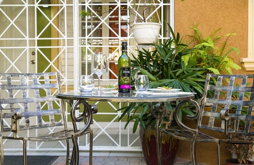 Eastwood Park House | Cozy Garden Suite near Sovereign On The Boulevard, Red Hills