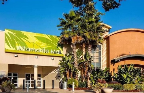 Altamonte Springs Villa | Cozy Gated Nature Walk to MallParkPublix 2Story