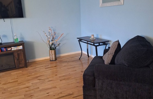 Laurel House | Cozy Gem Close to Everything!