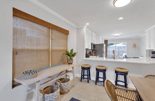 Bid-a-wee Beach House | Cozy Gem Hideaway! Private Beach within 2 mins!
