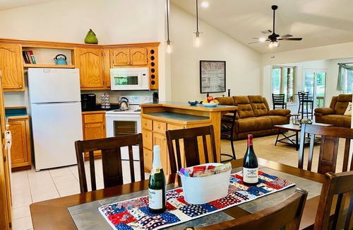 Hot Springs Village House | Cozy getaway on Ponce de Leon golf course.