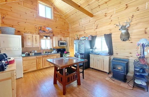 Waukon Cabin | Cozy getaway cabin with Amazing Panoramic views!