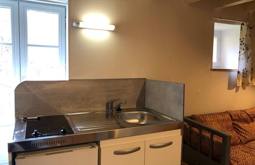 Asnieres sur Vegre Cottage | Cozy Getaway for 2 in Historic Asnières-sur-Vègre