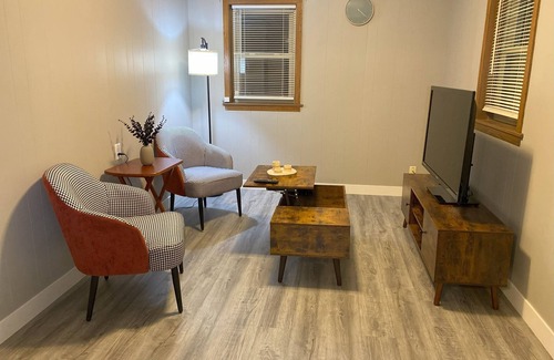 St. Cloud House | Cozy Getaway in Heart of St Cloud
