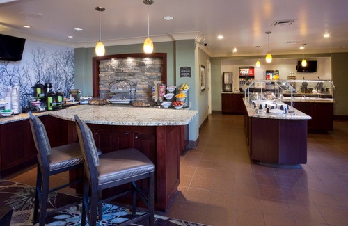 Eagan Condo | Cozy Getaway near Mall of America w/Free Parking!