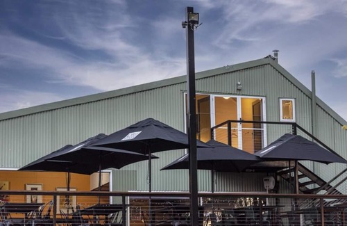 Lidster Bed & Breakfast | Cozy Getaway with Beautiful Vineyard views in the middle of wine region!
