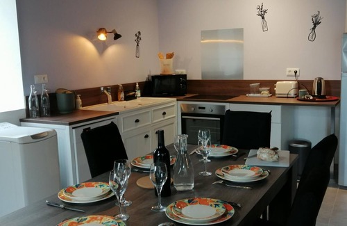 Charroux Cottage | Cozy gîte in Charroux, comfort for 6 people, near nature and Vichy