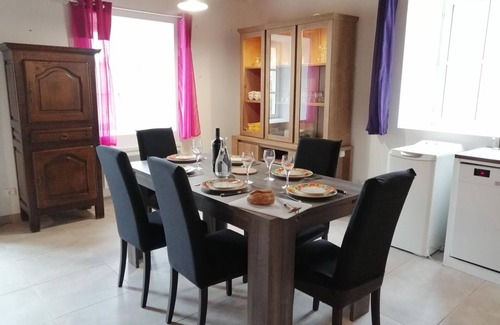 Charroux Cottage | Cozy gîte in Charroux, comfort for 6 people, near nature and Vichy