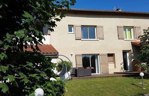 Maringes Cottage | Cozy Gîte with Terrace, Garden & Modern Amenities in Scenic Maringes