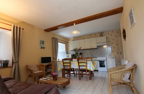 Vasteville Cottage | Cozy Ground-Floor Cottage, Private Garden, WiFi, Near Sea, 4 Guests, Parking, BBQ