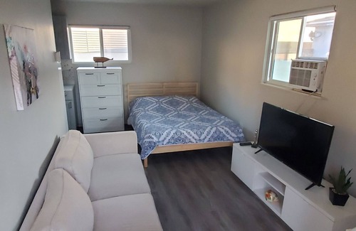 Harbor House | Cozy guest house, 3min to LB Memorial Medical Center!