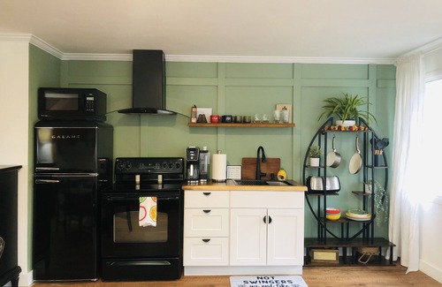 Vancouver Apartment | Cozy Guest House Suite W/Primary Entrance, pet friendly