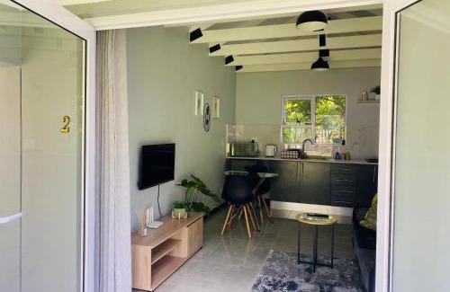 Greater Johannesburg Metropolitan Area Apartment | Cozy Guest Suite 2-with back up power