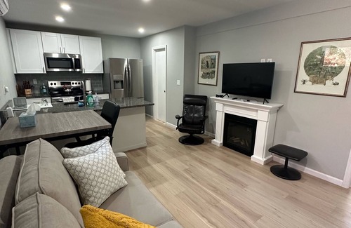East Quogue Apartment | Cozy Hamptons Getaway. 10 Minute Walk to bay