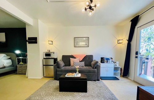 Barths Apartment | Cozy Hideaway by Red Rocks, Downtown Denver, Hiking, and Mountains ❤️