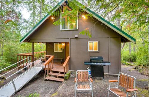 Longbranch Apartment | Cozy Hideaway on Key Peninsula with Serene Views!