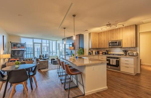 Downtown Phoenix Apartment | Cozy HighRise 23th Flr,Gym,Parking,Pool,W-D,Golf