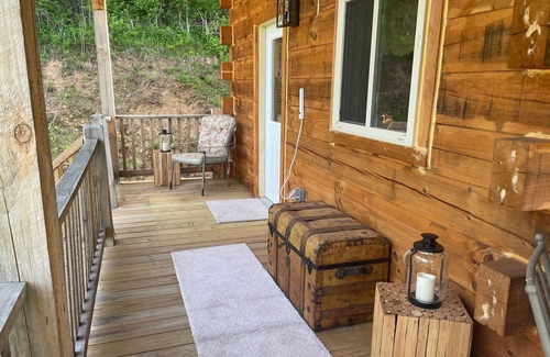 Richland Center Cabin | Cozy hillside retreat near trout stream, public forest and UTV trails.