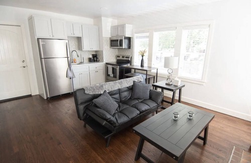 Midtown Apartment | Cozy Historic 1BD near Downtown